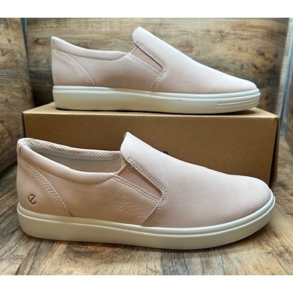 ECCO Women's Classic Nubuck Leather Slip On Sneaker Shoes Rose Dust NIB - 9-9.5